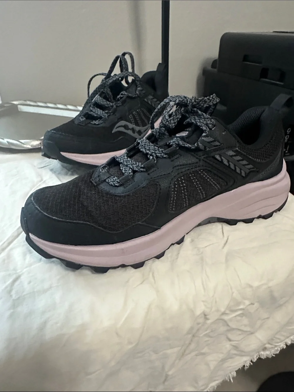 Women’s Black & Light lavender  Athletic Sneakers Sz 8 by Saucony Excursion TR17